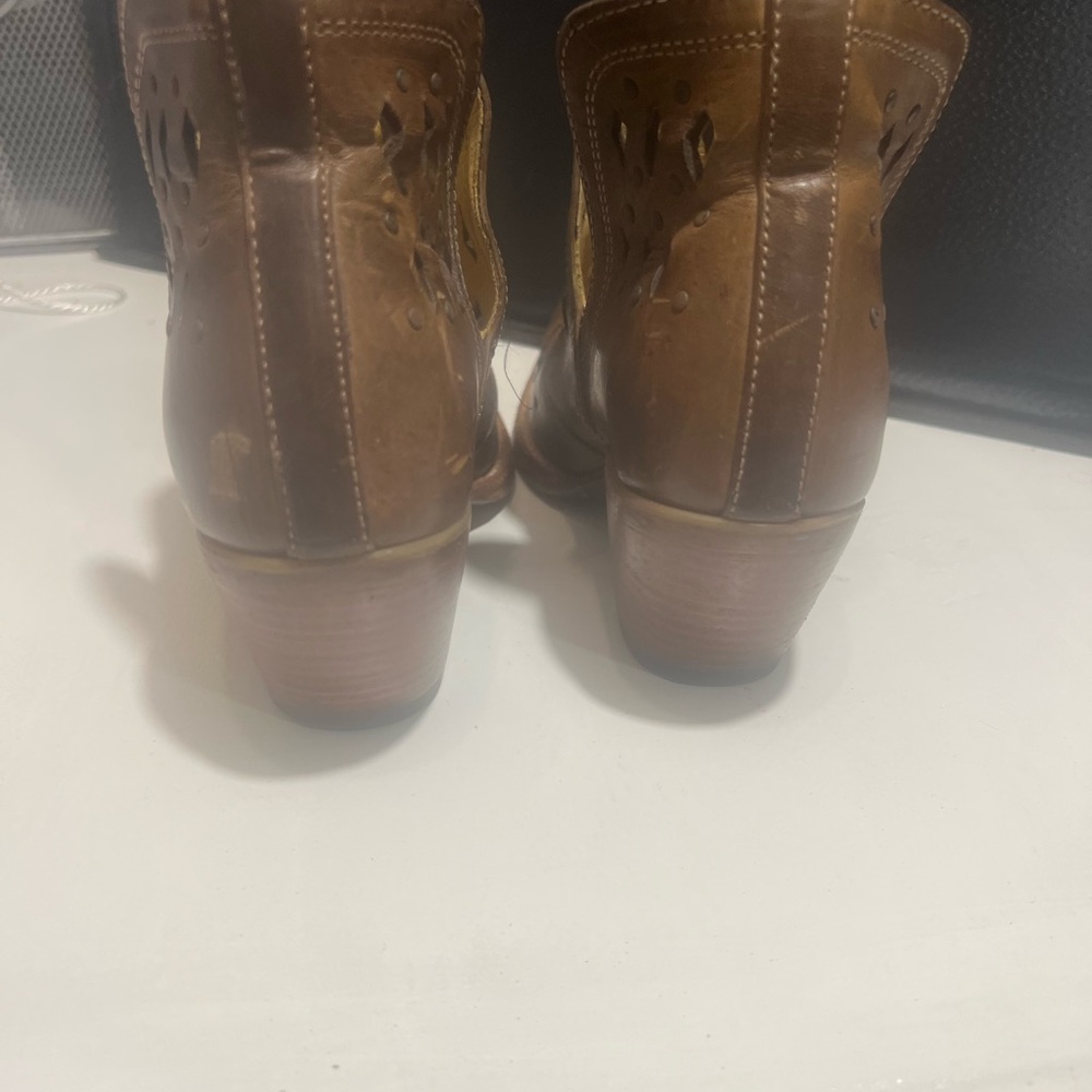 Ariat “Dixon” Studded Booties - Picture 4 of 5